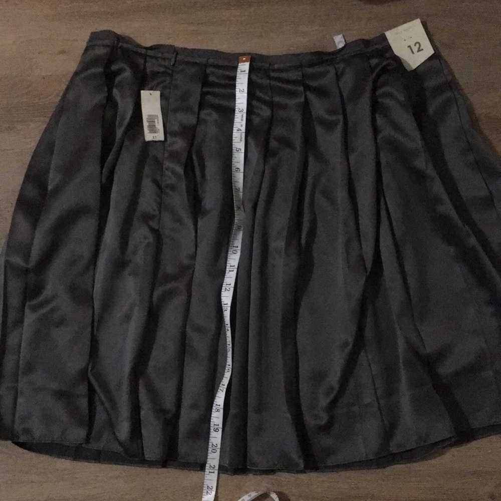 Old Navy silver pleated skirt